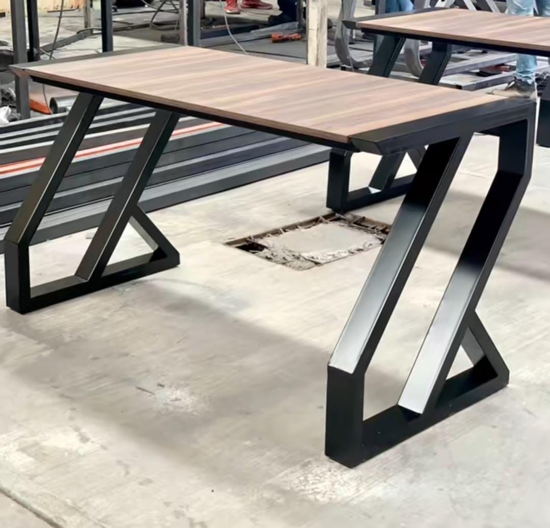 Escritorio Minimalista Base metálica